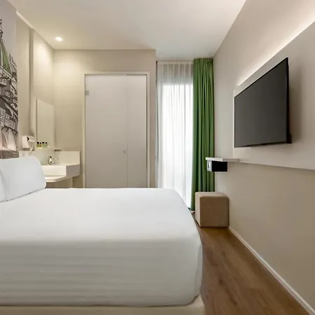 Wyndham Garden Hotel 4*