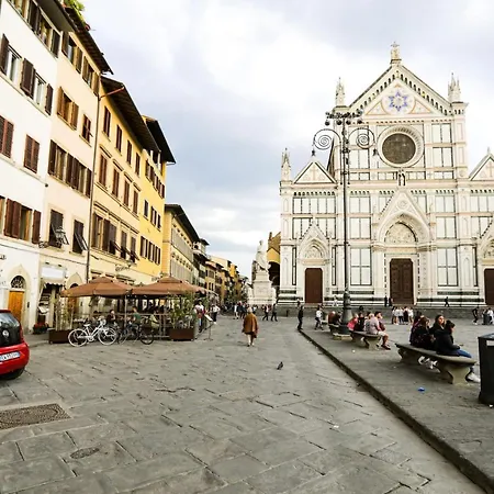 Luxurious View On Santa Croce Apartment Florence