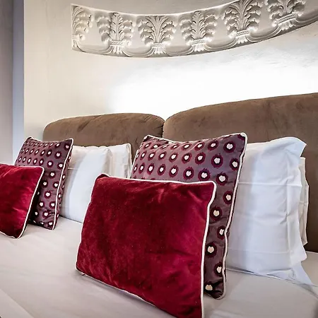 Hotel La Scaletta Al Ponte Vecchio 3*