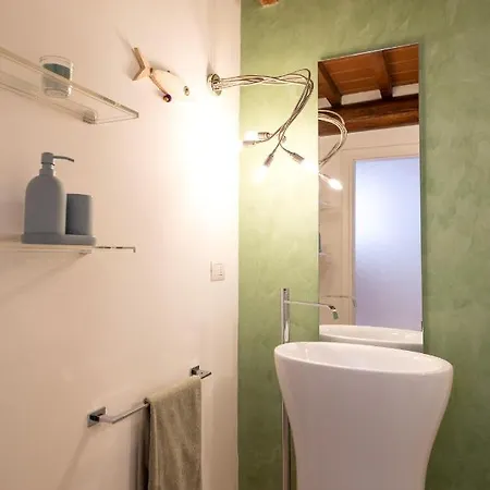 San Niccolo Walls Garden Apartment