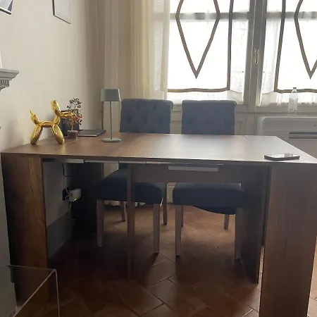Lägenhet Unique And Antique