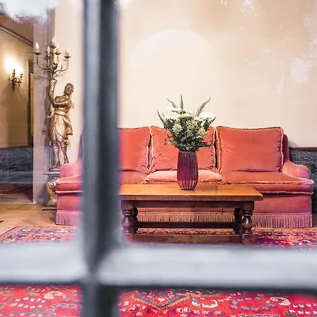Monna Lisa Hotel 4*