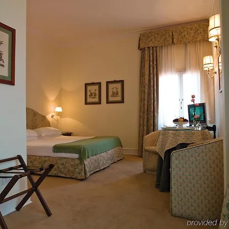 Hotel Enza 2*