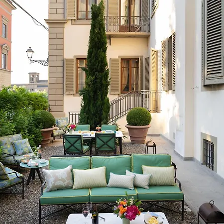 Serristori Palace Aparthotel 2*