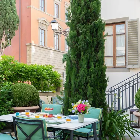 Serristori Palace Aparthotel 2*