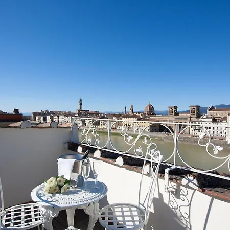 Serristori Palace 2*