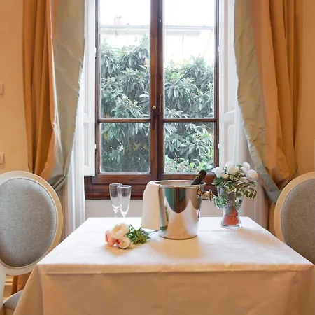Aparthotel Serristori Palace