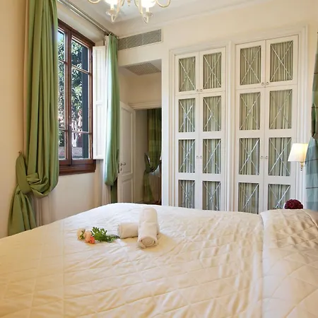 Aparthotel Serristori Palace