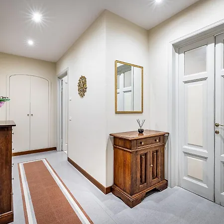Three Via Roma Apartment *