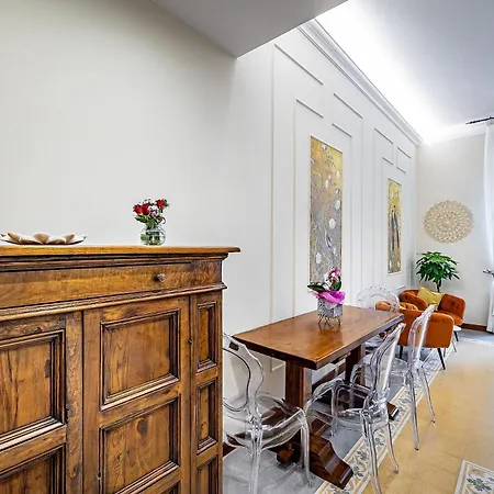 Three Via Roma Apartment *