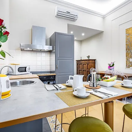 Three Via Roma Apartment *