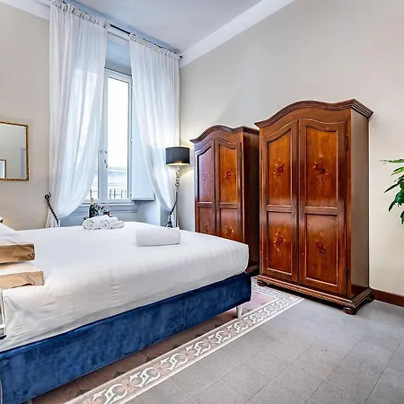 Apartment Three Via Roma Florence