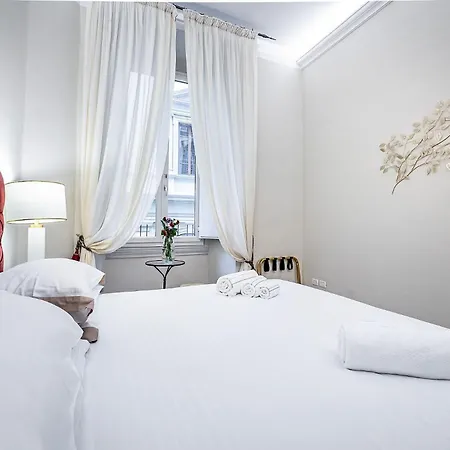 Three Via Roma Apartment Florence