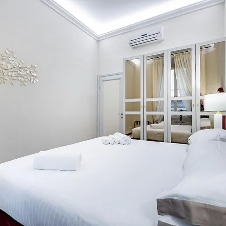 Three Via Roma Apartment Florence