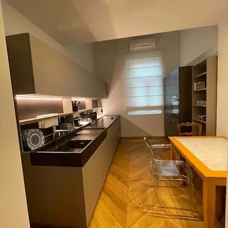 Caterina De' Medici Luxury Attic With Terrace And Parking