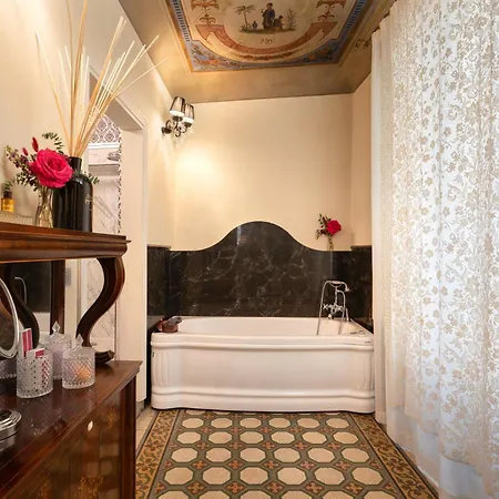 Piazza Pitti Palace - Residenza D'epoca לינה וארוחת בוקר