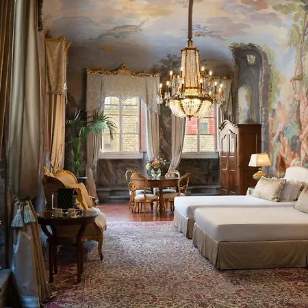 Piazza Pitti Palace - Residenza D'epoca 3*
