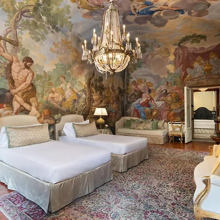 Piazza Pitti Palace - Residenza D'epoca לינה וארוחת בוקר 3*