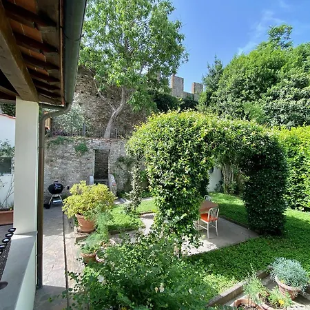 San Niccolo Walls Garden Apartment