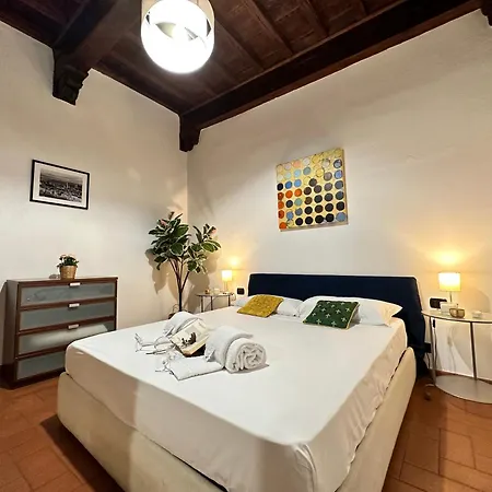 Luxurious View On Santa Croce Apartment Florence