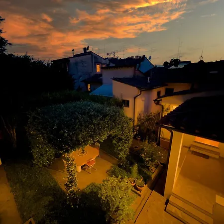 San Niccolo Walls Garden Apartment