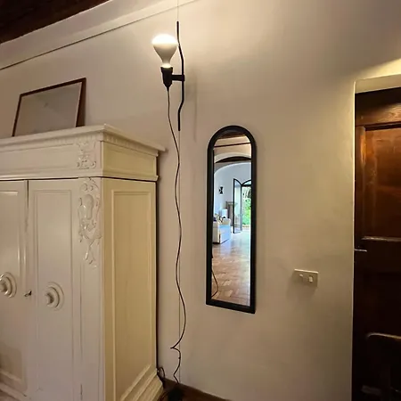 Apartment Enchanting With Patio, Lungarno Florenz