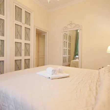 Serristori Palace 2*