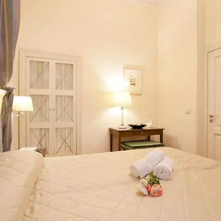 Serristori Palace 2*