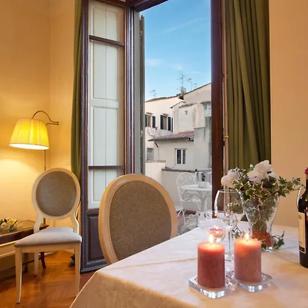 Serristori Palace 2*