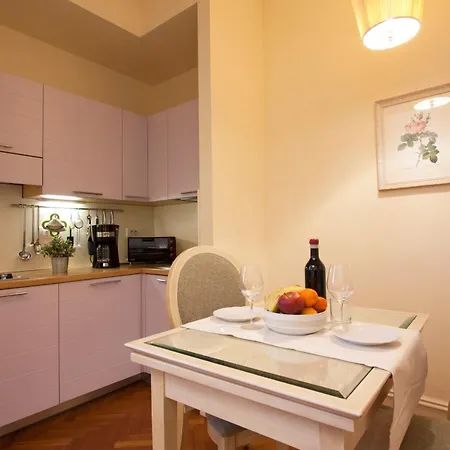 Serristori Palace Aparthotel