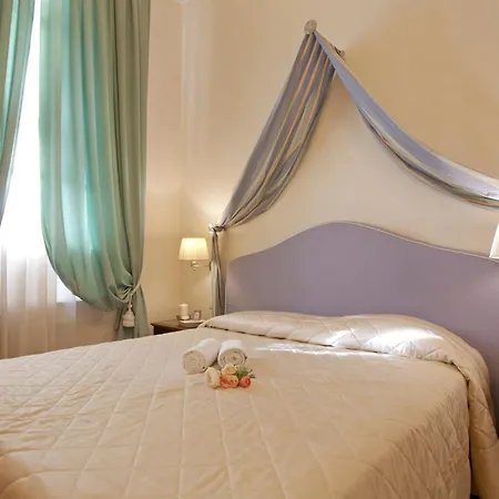 Aparthotel Serristori Palace
