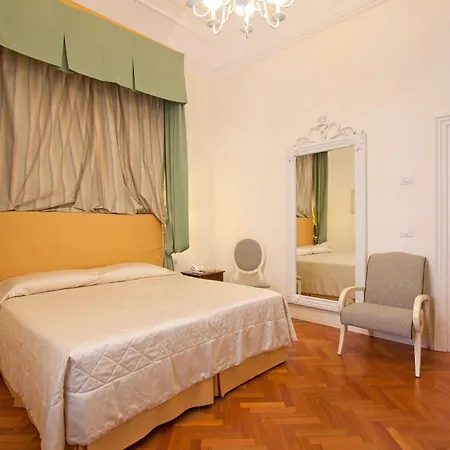 Aparthotel Serristori Palace 2*