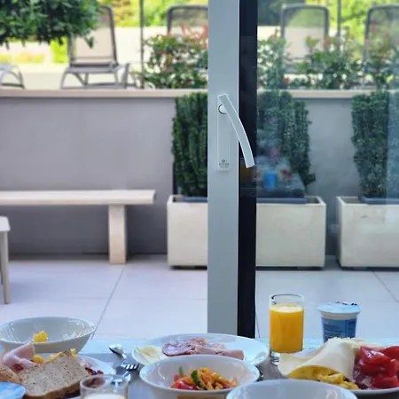 Hotel Mh &