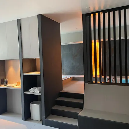 Hotel Mh & 4*