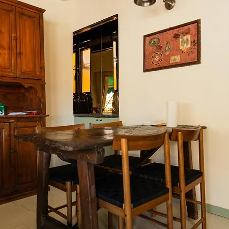 Daire Friendly & Small 1-br With Beautiful Terrace Floransa
