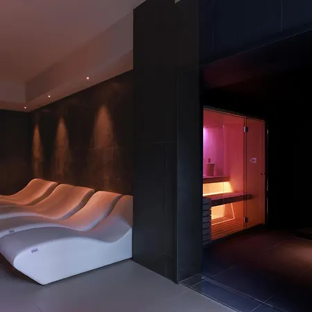 Hotel Mh & 4*