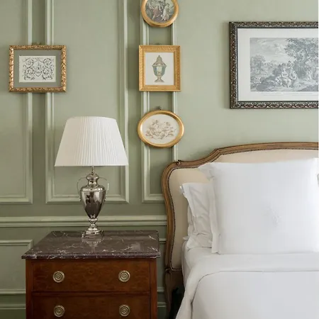 Four Seasons Otel 5*