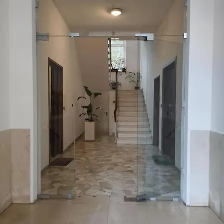 Apartment 2 Stanze