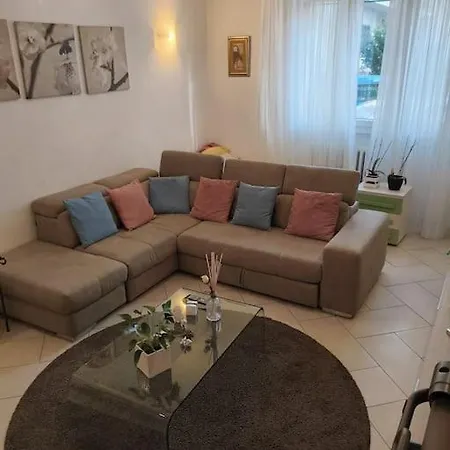 Apartment 2 Stanze