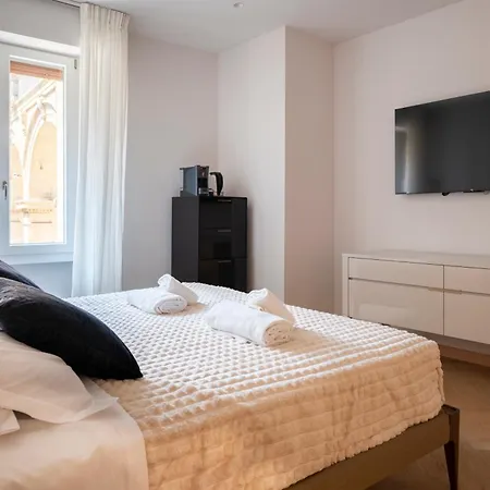בית הארחה The Old Palace- Luxury Signoria