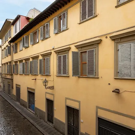 Via Benedetta, 13 - Charming - Florentine Gem Steps From Station - Prime Spot!