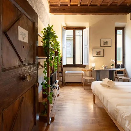 Apartment Via Benedetta, 13 - Charming - Florentine Gem Steps From Station - Prime Spot!