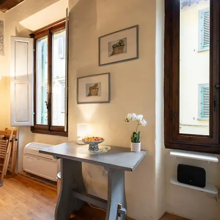 Via Benedetta, 13 - Charming - Florentine Gem Steps From Station - Prime Spot! Apartment Florence