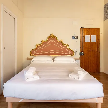Apartment Via Benedetta, 13 - Charming - Florentine Gem Steps From Station - Prime Spot! *
