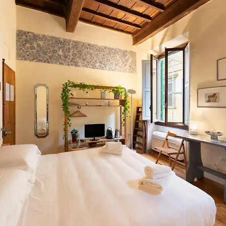 Via Benedetta, 13 - Charming - Florentine Gem Steps From Station - Prime Spot! Apartment *