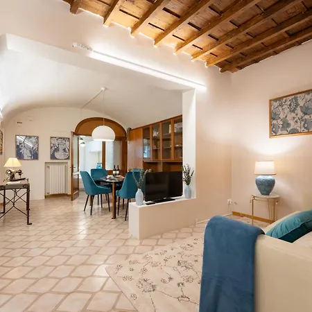 Апартаменты Via Sant'egidio, 3 - Spacious And Bright Just 300mt From The Duomo Флоренция