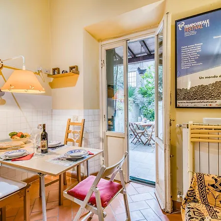 Center Private Garden - Happy Apartment