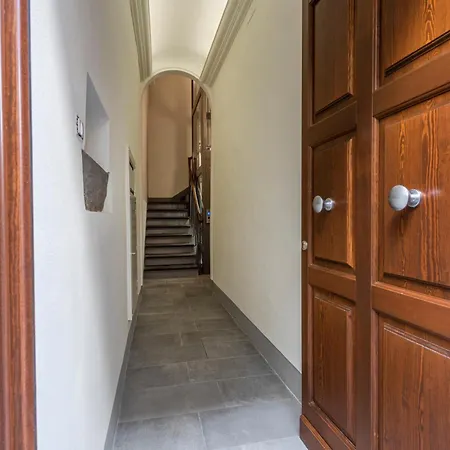Cosy In Glamorous Santo Spirito Apartment