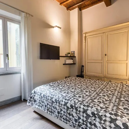 Cosy In Glamorous Santo Spirito Apartment Florence