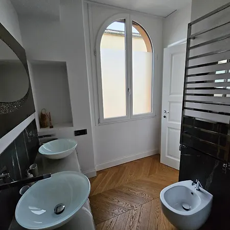 아파트 Caterina De' Medici Luxury Attic With Terrace And Parking